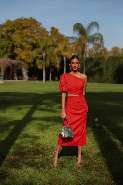 Vestido Leila rojo asimétrico cut-out Vestido Leila rojo asimétrico cut-out